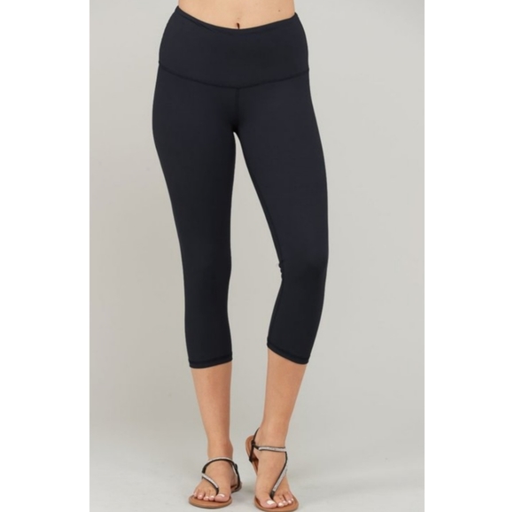 FINAL SALE 🆕🌿BLACK HIGH WAISTED YOGA LEGGINGS🌿 - Picture 1 of 8